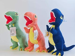 PEQUENO BRINQUEDO DE PELUCIA DINOSAURO