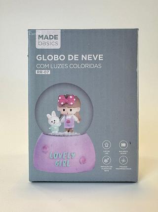 GLOBO DE NEVE COM LUZES COLORIDAS MADE BASICS