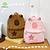 MOCHILA DE PELÚCIA CAPIVARA, MARROM, DESIGN FELPUDO COM BOLSO FRONTAL