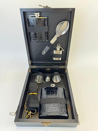 KIT DE CANTIL E UTENSÍLIOS TALHERES , ABRIDOR E COPINHO COM MALETA LUATEK