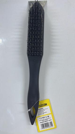 ESCOVA DE AÇO COM RASPADOR BOMVINK