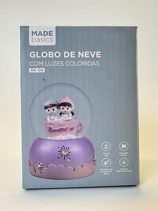 GLOBO DE NEVE COM LUZES COLORIDAS MADE BASICS