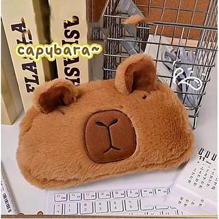 ESTOJO DE PELÚCIA CAPIVARA, MARROM, DESIGN FELPUDO YESS