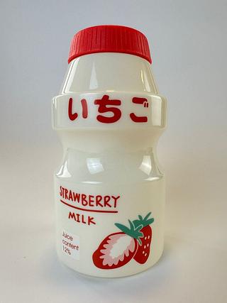 STRAWBERRY MILK JUICE CONTENT 12% GARRAFINHA PLASTICA